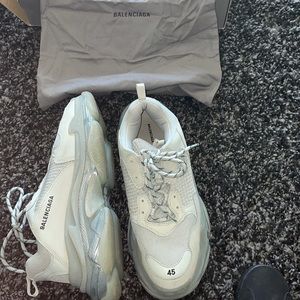 Balenciaga size 11 in the pik US dollars 995